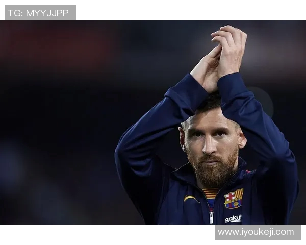 17号足球明星翻跟头展现惊人技巧引发球迷热议与赞叹